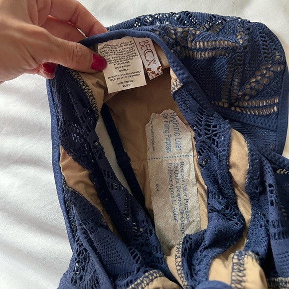 NWT! BECCA - Show & Tell One-Piece Swimsuit - X-small - Picture 6 of 8